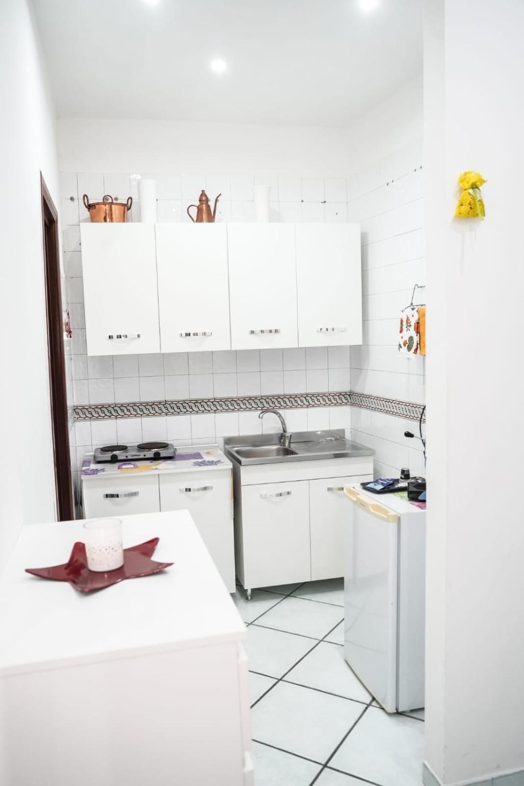 Casa Vacanza La Spagnola Наполи Екстериор снимка