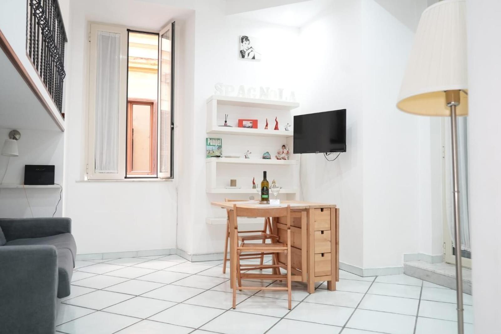 Casa Vacanza La Spagnola Наполи Екстериор снимка